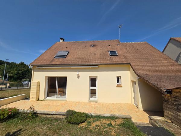 Maison familiale independante a La Chapelle-Saint-Aubin : 4 chambres, opportunite rare