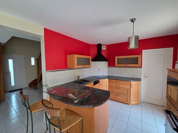 Maison familiale independante a La Chapelle-Saint-Aubin : 4 chambres, opportunite rare