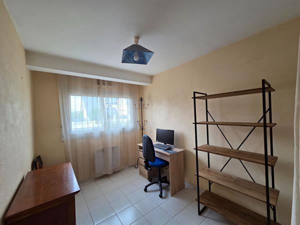 Maison familiale independante a La Chapelle-Saint-Aubin : 4 chambres, opportunite rare