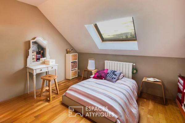 Maison restructurée à l’esprit bohème avec jardin et garage