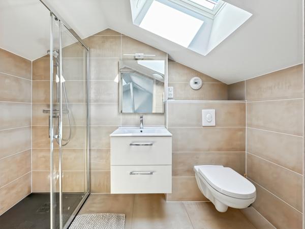 Collonges-au-Mont-d'Or (69660) À Vendre – Maison contemporaine rare à Collonges-au-Mont-d’Or