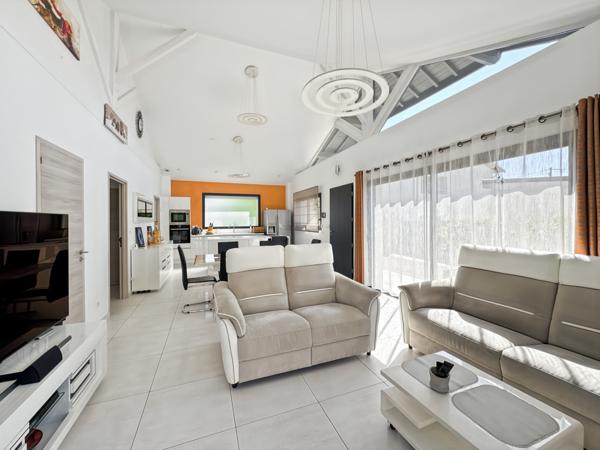 Collonges-au-Mont-d'Or (69660) À Vendre – Maison contemporaine rare à Collonges-au-Mont-d’Or