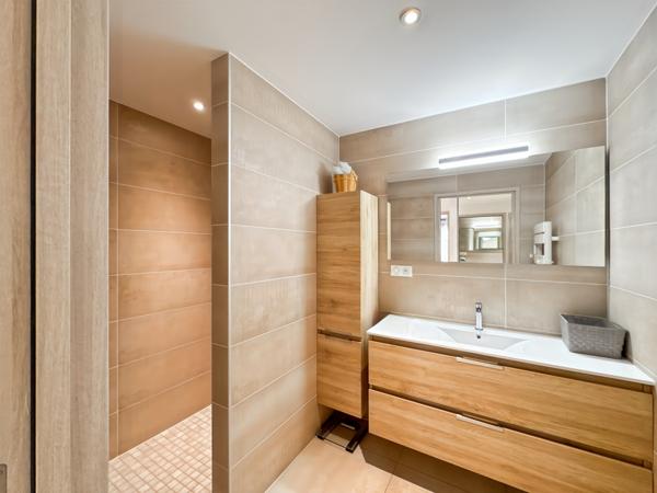 Collonges-au-Mont-d'Or (69660) À Vendre – Maison contemporaine rare à Collonges-au-Mont-d’Or