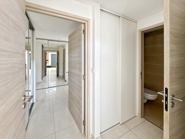 Collonges-au-Mont-d'Or (69660) À Vendre – Maison contemporaine rare à Collonges-au-Mont-d’Or