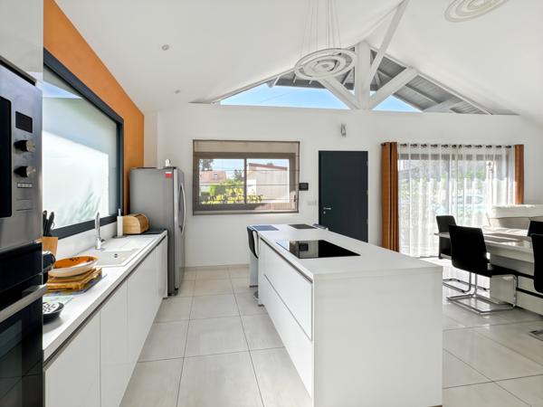 Collonges-au-Mont-d'Or (69660) À Vendre – Maison contemporaine rare à Collonges-au-Mont-d’Or