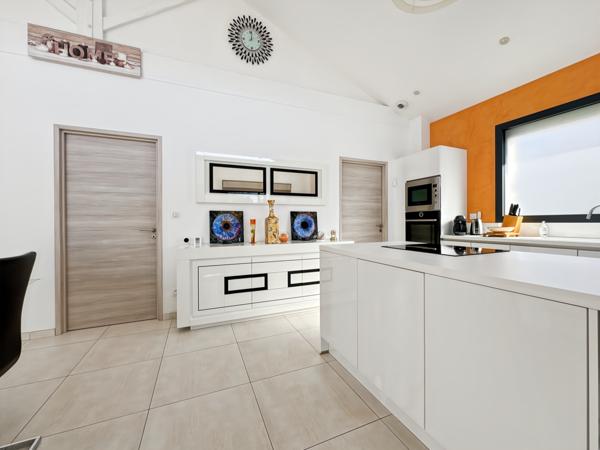 Collonges-au-Mont-d'Or (69660) À Vendre – Maison contemporaine rare à Collonges-au-Mont-d’Or