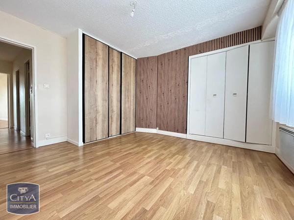 Appartement à louer 4 pièces 91.11m² Niort (79000)