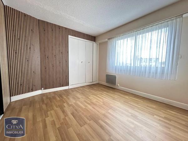 Appartement à louer 4 pièces 91.11m² Niort (79000)