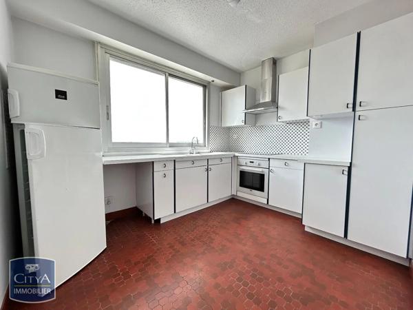 Appartement à louer 4 pièces 91.11m² Niort (79000)