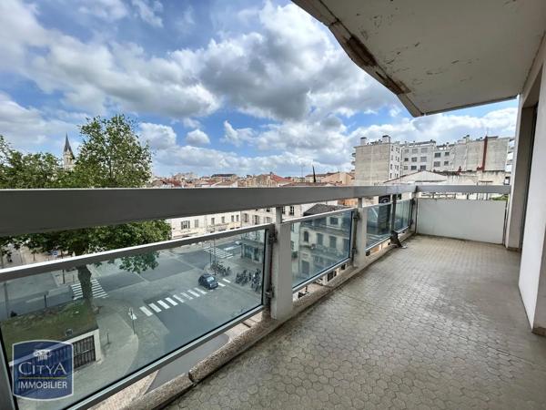 Appartement à louer 4 pièces 91.11m² Niort (79000)