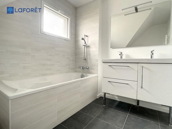 Location maison près de PLOUHINEC - 6 pièce(s) - 118 m² - 1 300 €/mois