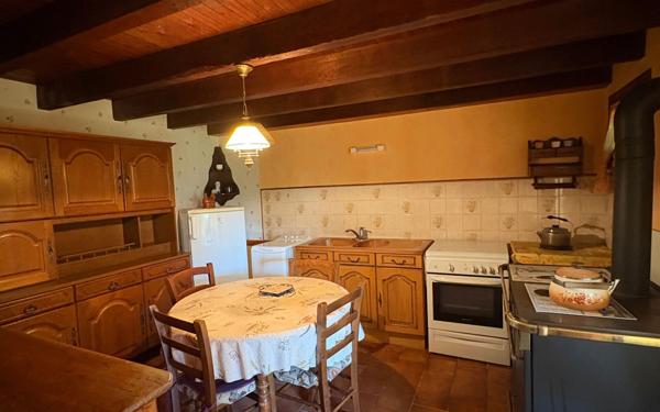 Maison à vendre    2 pièces •  Lathus-Saint-Rémy