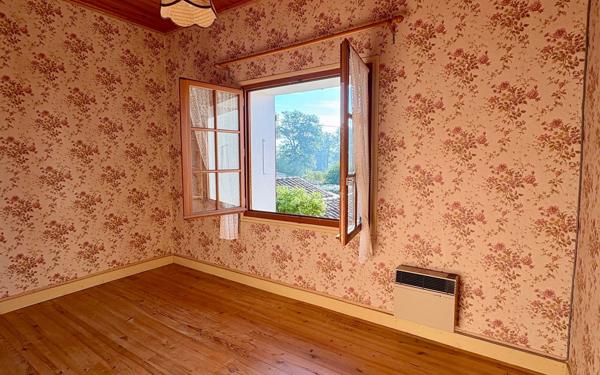 Maison à vendre    2 pièces •  Lathus-Saint-Rémy