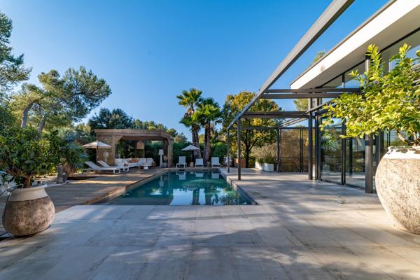 Villa d’Architecte au cœur d’une pinède — Domaine sécurisé au Nord de Montpellier