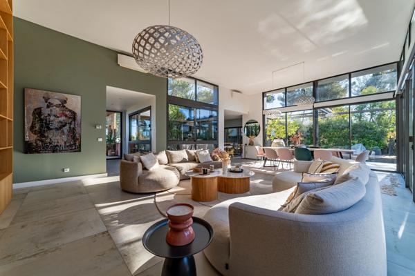 Villa d’Architecte au cœur d’une pinède — Domaine sécurisé au Nord de Montpellier