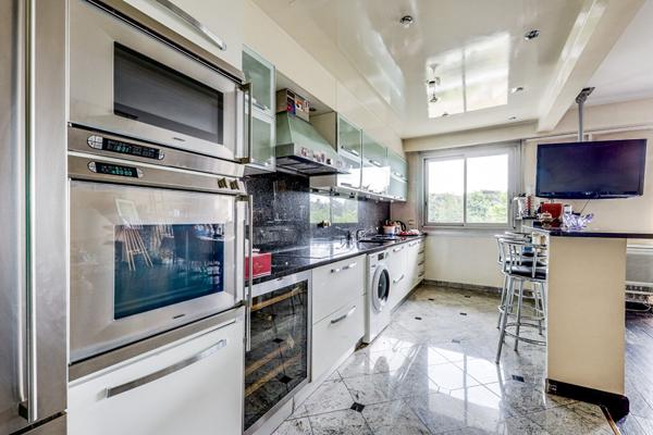 Charenton Le Pont 4 pièce(s) 92 m2 + Balcon  et place de parking - Vue sur le bois