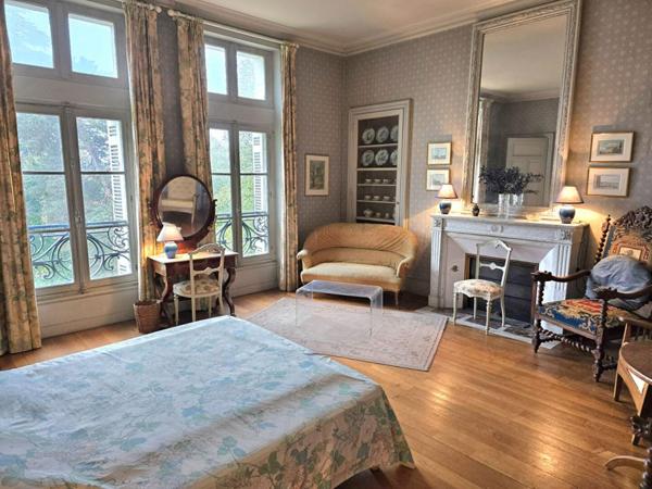 Demeure de prestige de 417m2, sur un terrain de 6ha 23a 18ca, piscine, dépendance et un logement type 4