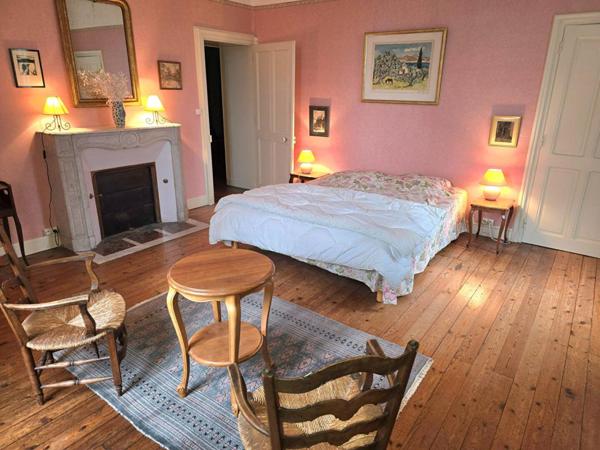 Demeure de prestige de 417m2, sur un terrain de 6ha 23a 18ca, piscine, dépendance et un logement type 4