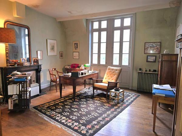 Demeure de prestige de 417m2, sur un terrain de 6ha 23a 18ca, piscine, dépendance et un logement type 4