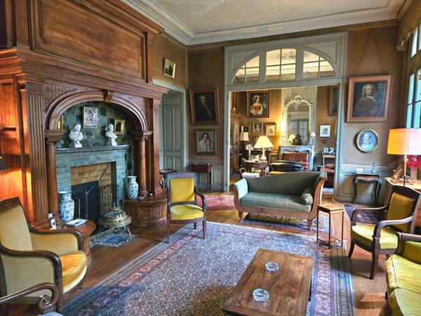 Demeure de prestige de 417m2, sur un terrain de 6ha 23a 18ca, piscine, dépendance et un logement type 4