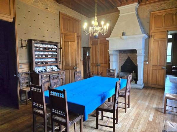 Demeure de prestige de 417m2, sur un terrain de 6ha 23a 18ca, piscine, dépendance et un logement type 4