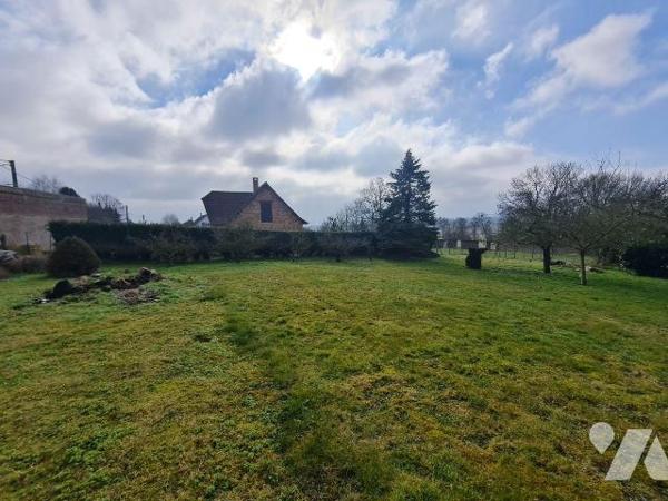 OISEMONT - Proche centre ville, parcelle de terrain à bâtir, non viabilisée, d'une superficie d...