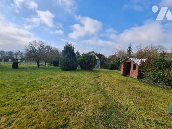 OISEMONT - Proche centre ville, parcelle de terrain à bâtir, non viabilisée, d'une superficie d...