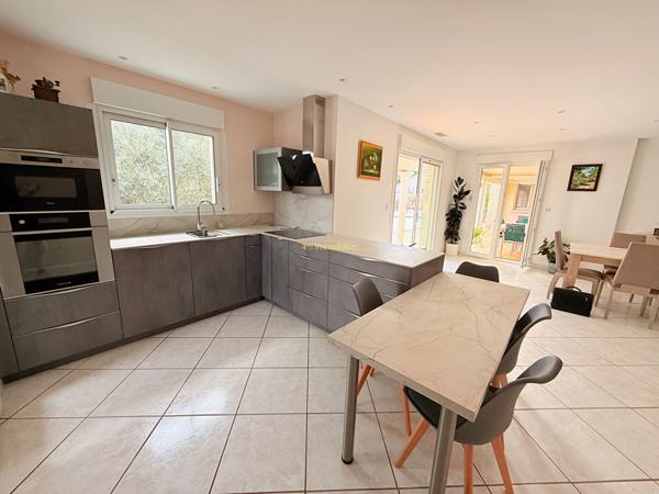 Maison - 6 pièces - 160 m²