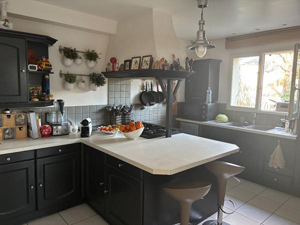 Maison à vendre à Pontoise - 6 pièces, 4 chambres, garage double €595 000 ** - Référence 11033