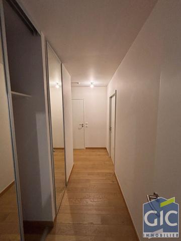 A LOUER F3 RECENT AVEC BALCON TERRASSE ET PARKING - RESIDENCE LE PANORAMIK