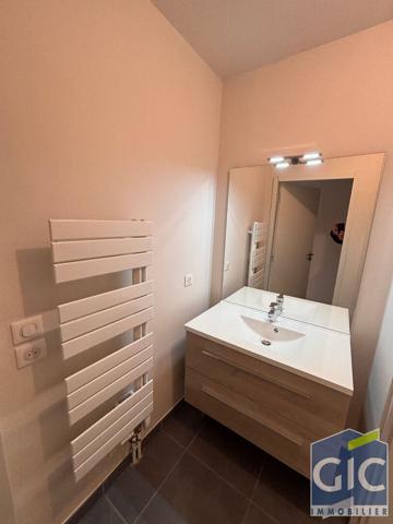 A LOUER F3 RECENT AVEC BALCON TERRASSE ET PARKING - RESIDENCE LE PANORAMIK