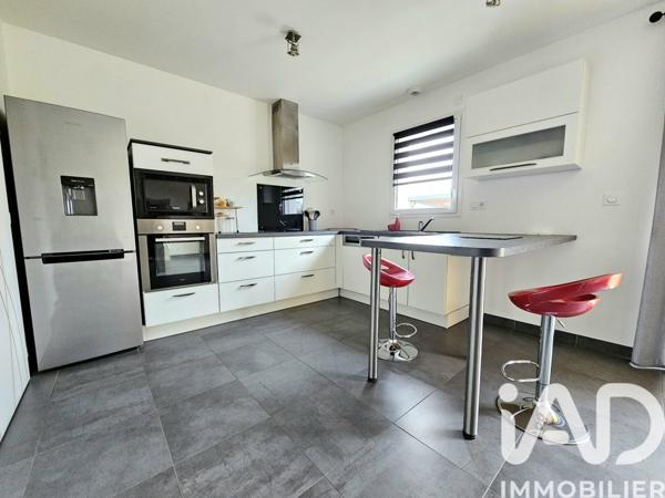 Location maison 4 pièces 84 m² Saint-Denis-la-Chevasse