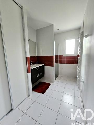 Location maison 4 pièces 84 m² Saint-Denis-la-Chevasse