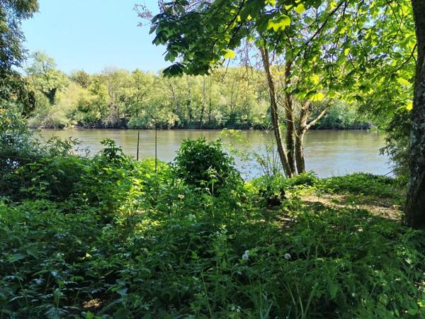 Vente terres agricole Chauvigny (86300), 1082.00m². La Bruyere Immobilier