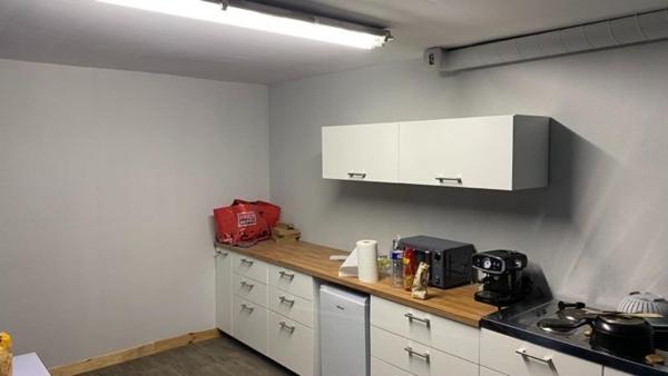 Dépôt industriel de 1500 m² sur 13.631 m² de terrain