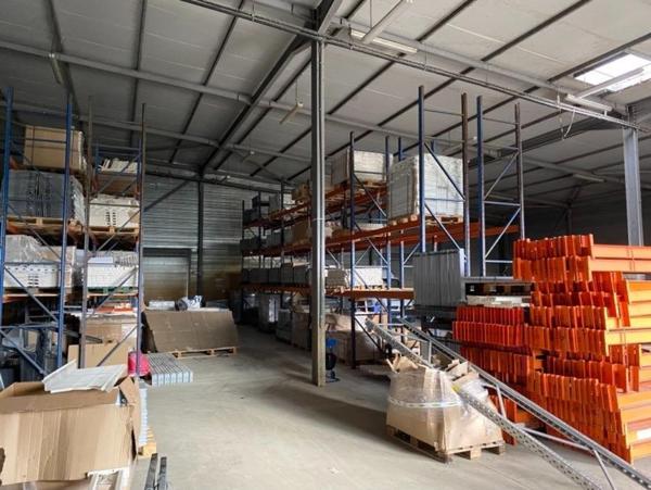 Dépôt industriel de 1500 m² sur 13.631 m² de terrain