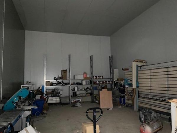 Dépôt industriel de 1500 m² sur 13.631 m² de terrain
