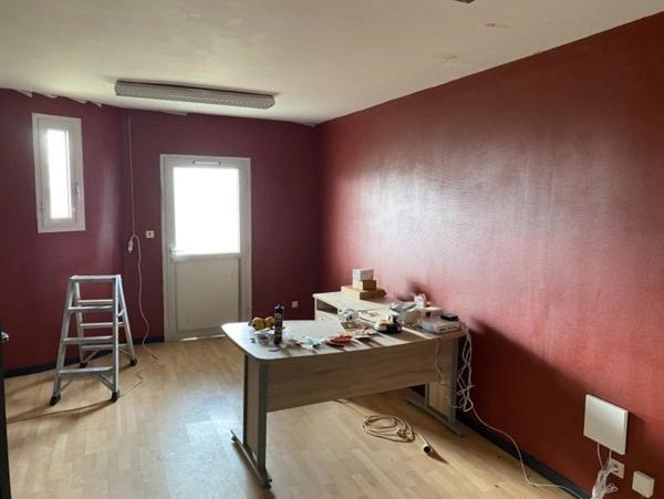 Dépôt industriel de 1500 m² sur 13.631 m² de terrain