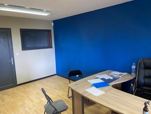 Dépôt industriel de 1500 m² sur 13.631 m² de terrain