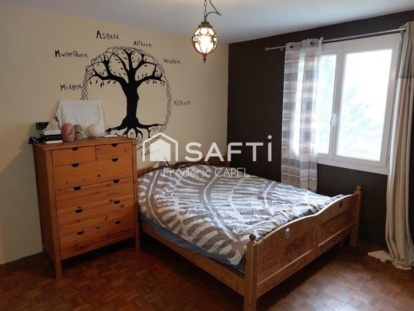 Maison 6 pièces comprenant 4 chambres et garage.