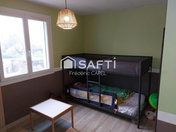 Maison 6 pièces comprenant 4 chambres et garage.