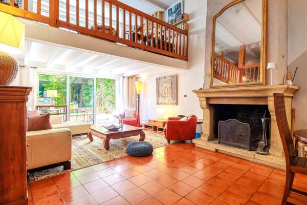 Maison de charme et atypique-Garage-13004