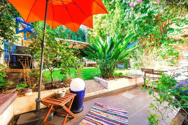 Maison de charme et atypique-Garage-13004