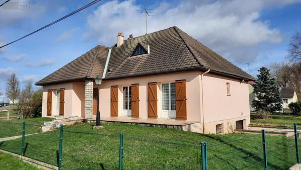 Pavillon à vendre à Les Villages-Vovéens dans l'Eure-et-Loir (28150), ref : 72   
Plan d'eau