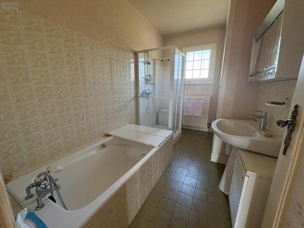 Pavillon à vendre à Les Villages-Vovéens dans l'Eure-et-Loir (28150), ref : 72   
Plan d'eau