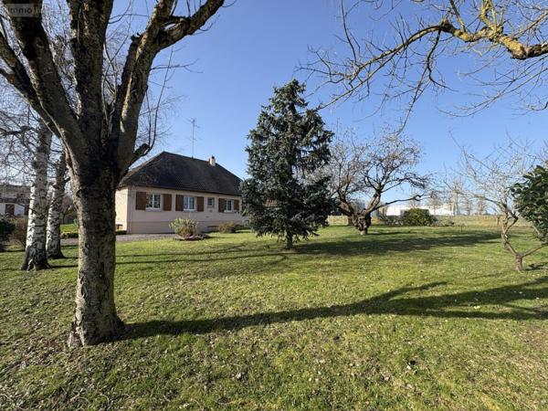 Pavillon à vendre à Les Villages-Vovéens dans l'Eure-et-Loir (28150), ref : 72   
Plan d'eau