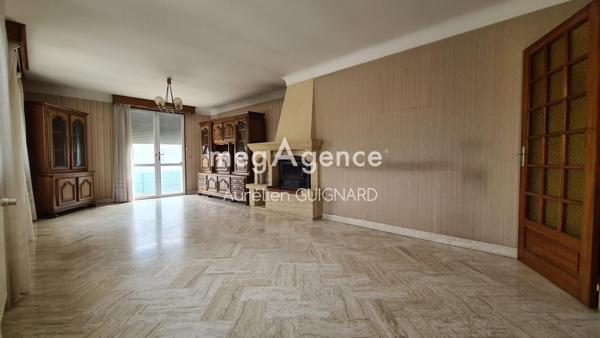 Maison à BRESSUIRE, 79300 - 6 pièces 102m²