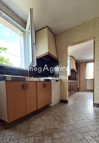 Maison à BRESSUIRE, 79300 - 6 pièces 102m²