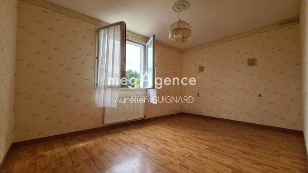 Maison à BRESSUIRE, 79300 - 6 pièces 102m²