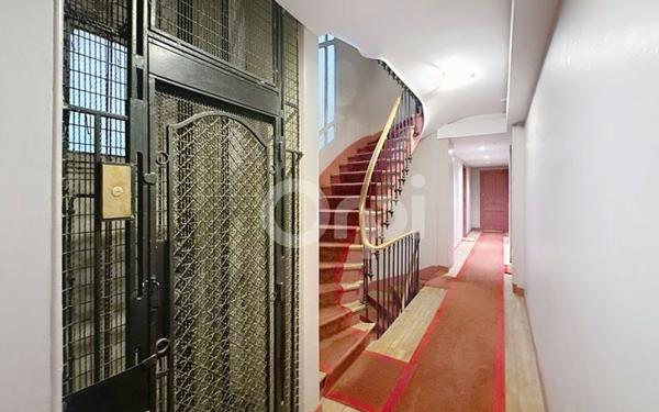Appartement à vendre    2 pièces • 32,24 m2 Paris 15